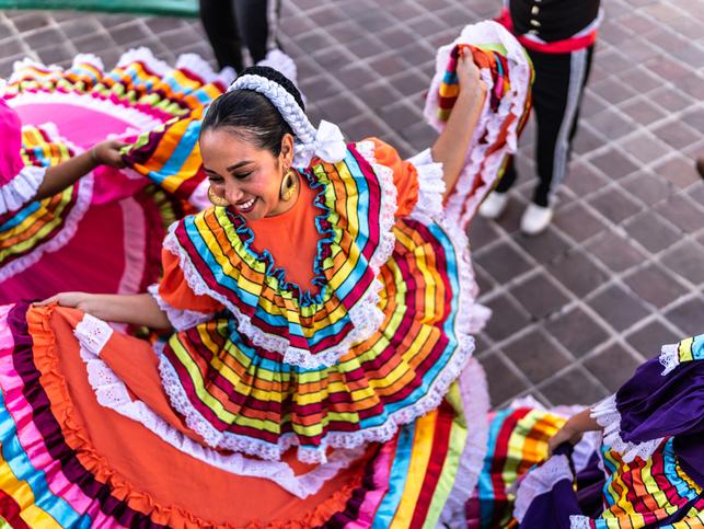 Indigenous Mexican women dressed in colourful traditional clothes