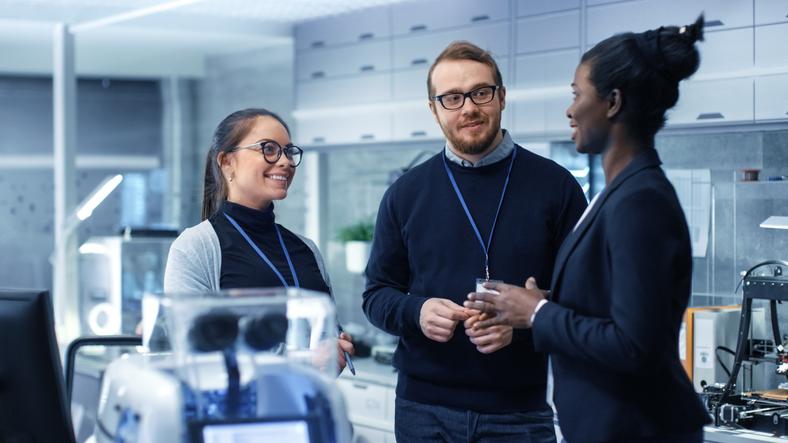 Scientists discuss a project with an investor in the lab